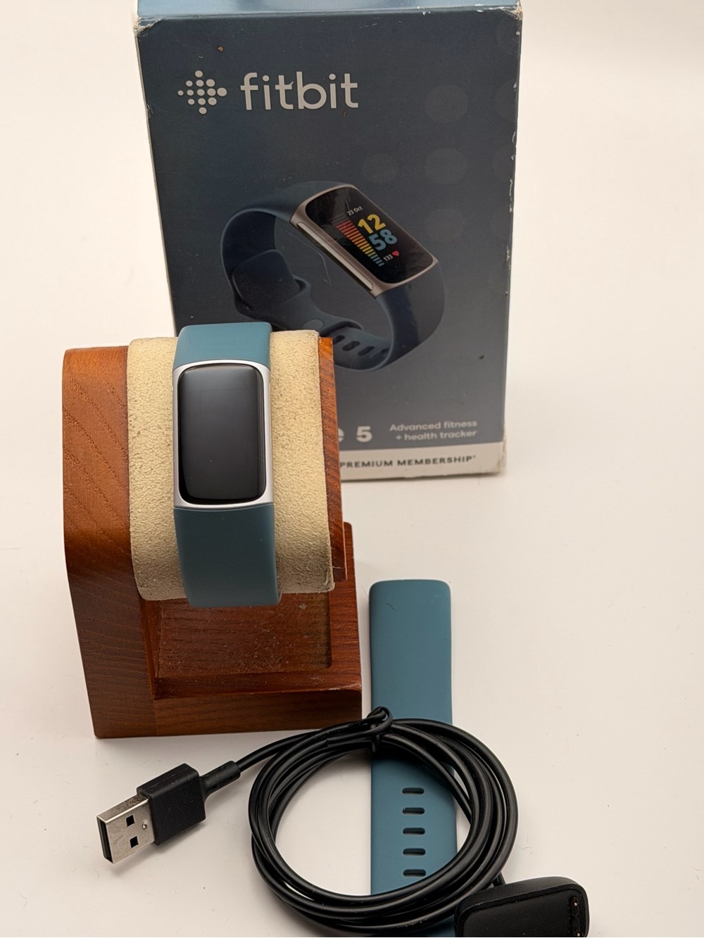 Fitbit Charge 5, Full Set, Tested, Manuals, Blue/silver, Charger Included